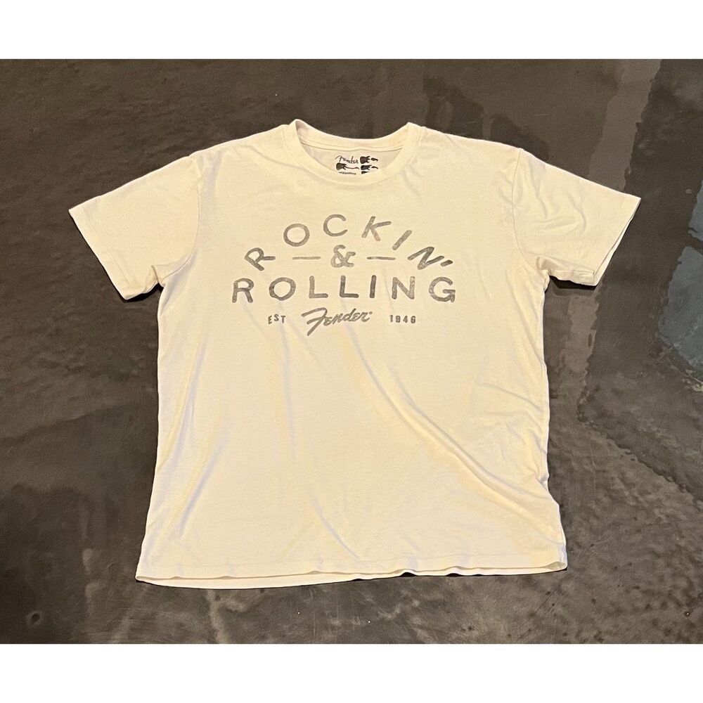 Men's Fender Guitars Short Sleeve T Shirt Size Medium White Rockin & Rolling